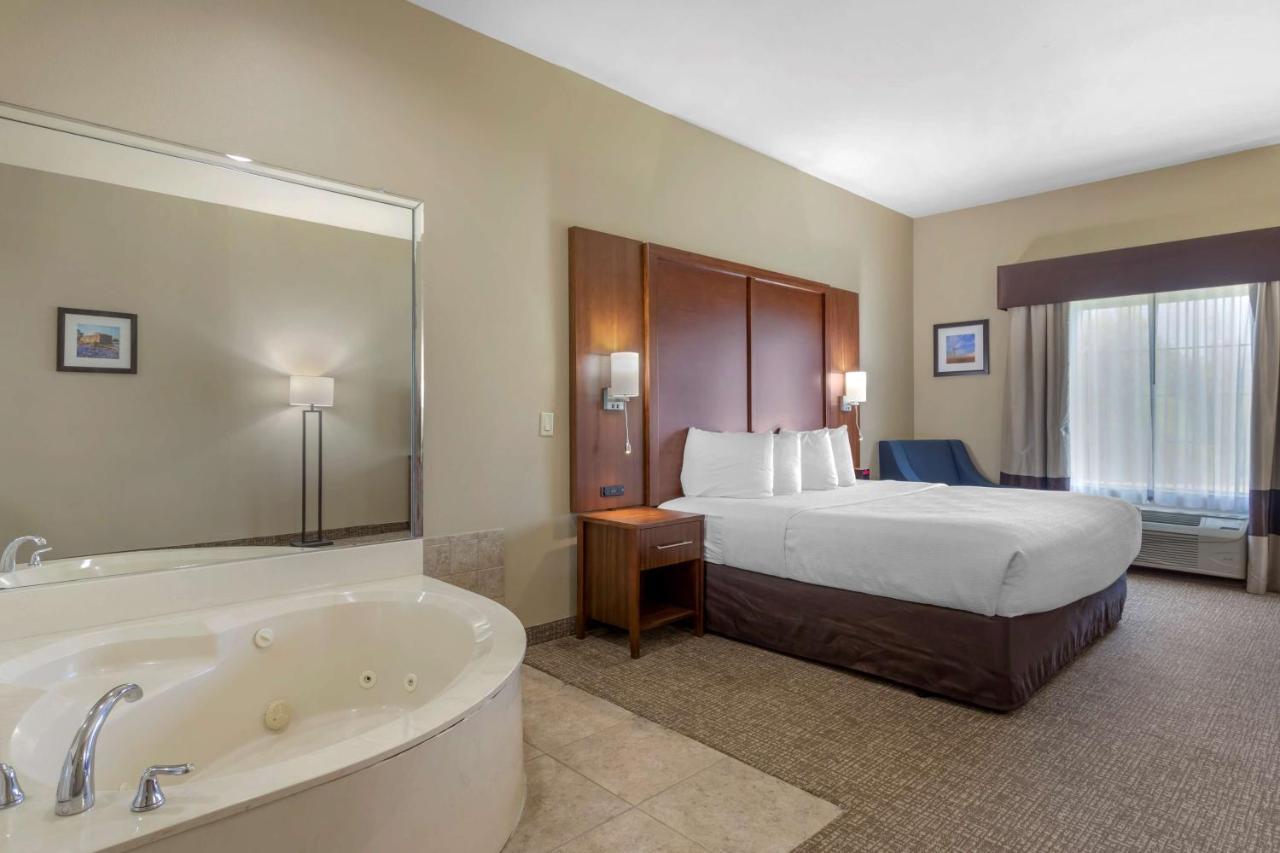 King Suite Whirlpool,1269248161:JPEG